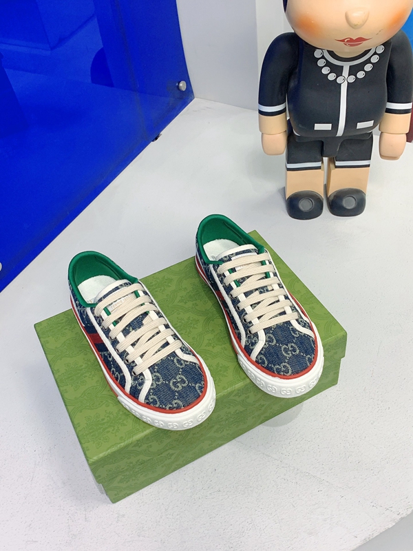 グッチ靴背面デザイン